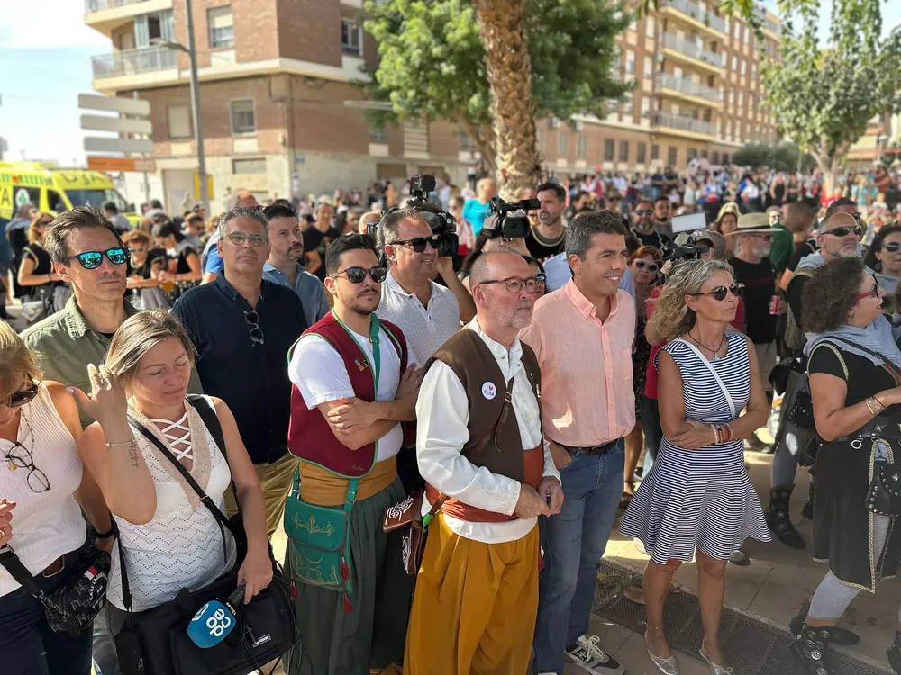 CARLOS MAZON PRESIDENTE DE LA GENERALITAT VALENCIANA VISITA CAMPELLO EN FIESTAS (8)