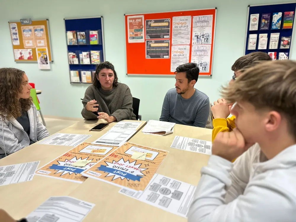 Primer encuentro del concejal de Juventud campello cristian palomares con los “corresponsales” de los centros educativos 2024