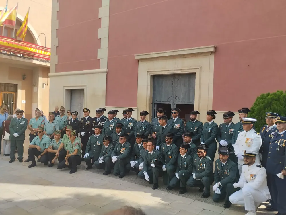 DIA HISPANIDAD GUARCIA CIVIL CAMPELLO 12-10-2024 (3)