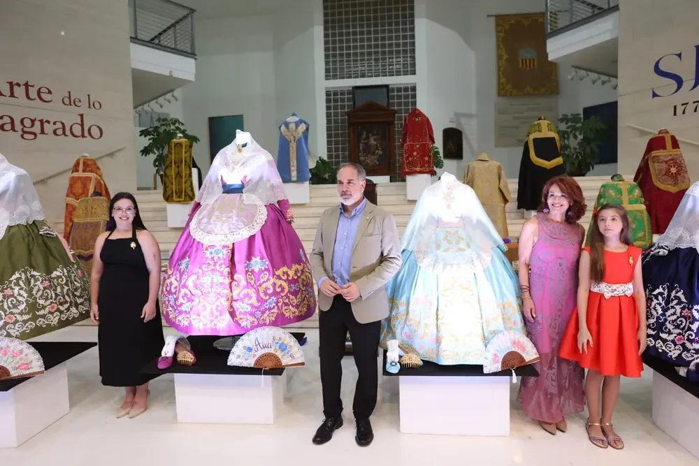 PRESENTACION TRAJES REINAS Y DAMAS SAN JUAN 2024 FOTO 3