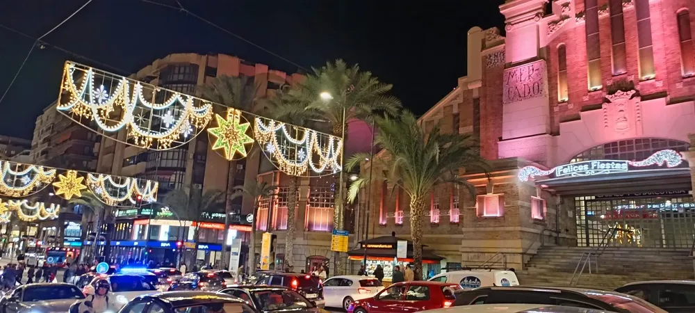 LUCES DE NAVIDAD ALICANTE MERCADO CENTRAL ALFONSO EL SABIO 2025