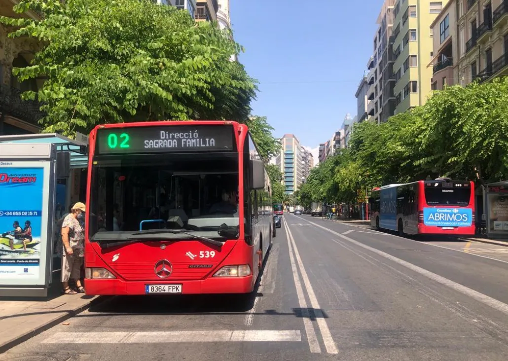 Autobuses urbanos en la Rambla de Alicante 2024