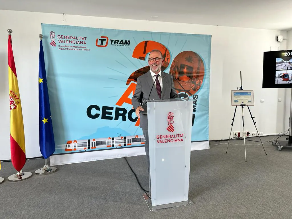 CARLOS MAZON PRESIDENTE DE LA GENEALITAT VISITA EL CAMPELLO 20 AÑOS TRAM (3)