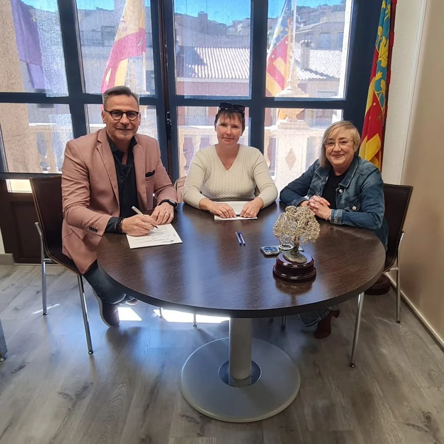 Busot firma convenio junto a Equitacc 2026