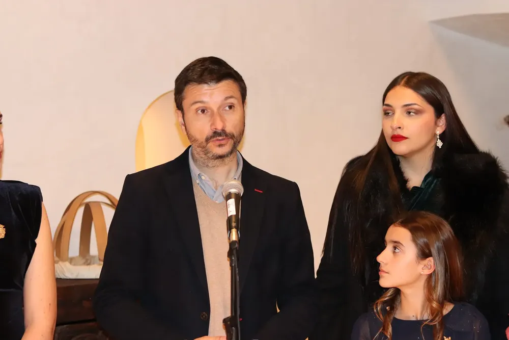 Las Reinas de las Fiestas de Sant Joan junto a sus damas asisten al brindis navideño en Torre Ansaldo 2023 David Aracil