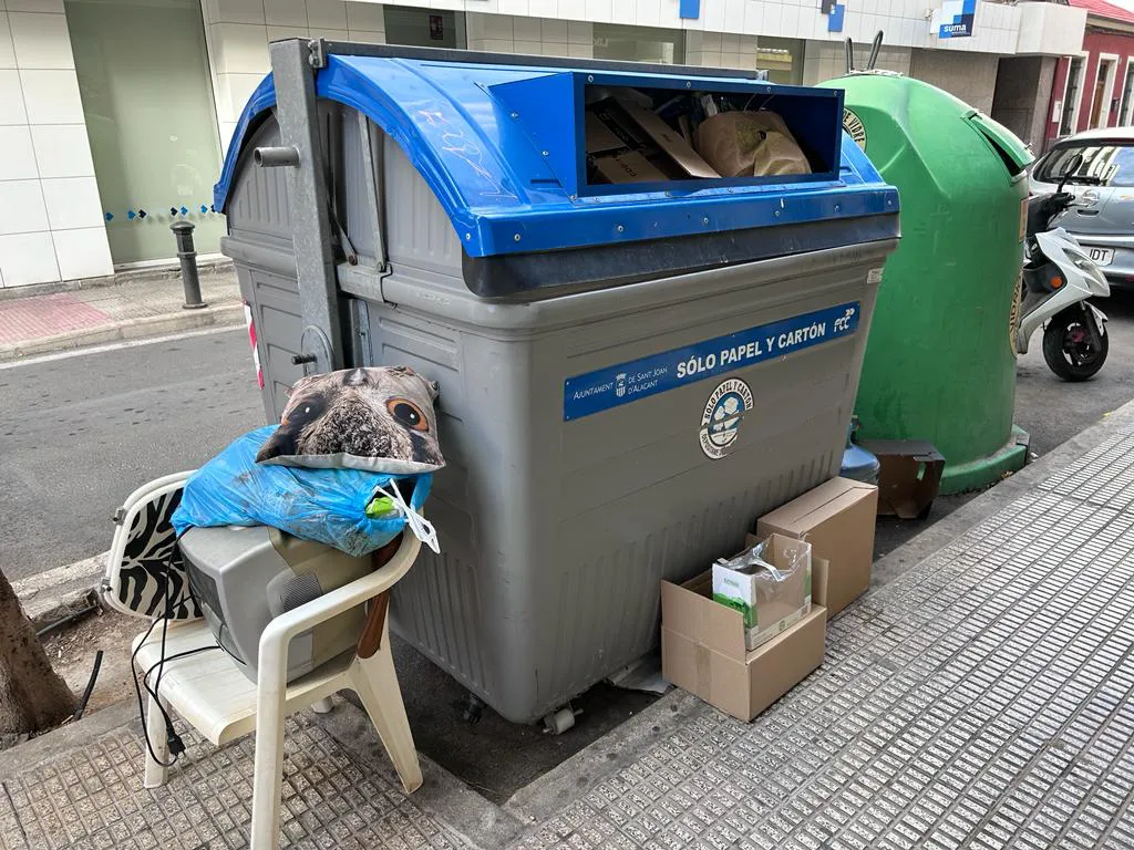 CONTENEDOR BASURA SANT JOAN 2024 foto 2
