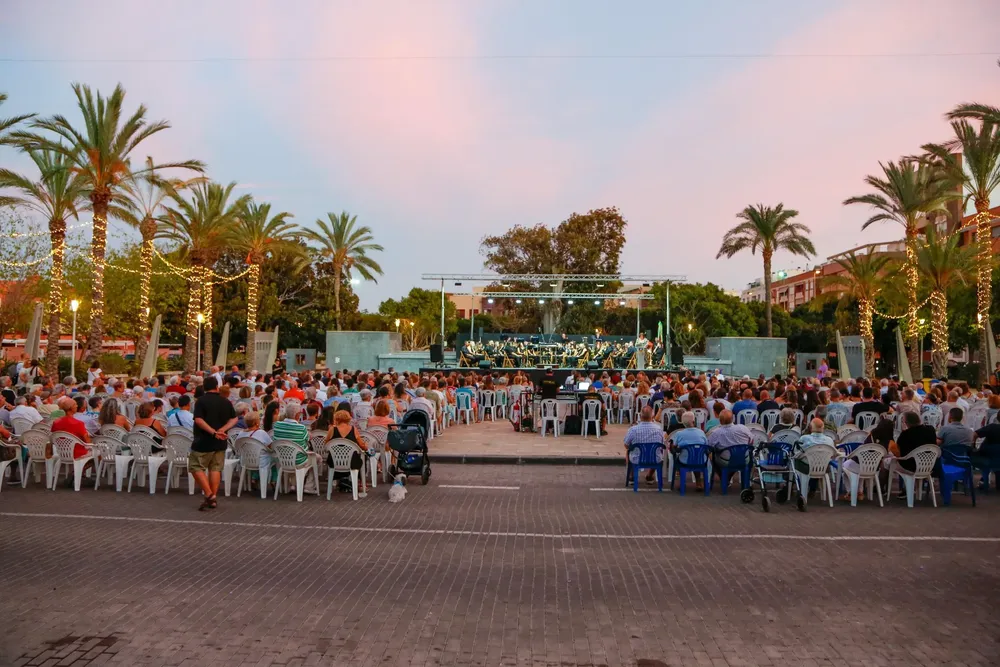 CONCIERTO DE FIESTAS SAN JUAN 2025 PLAZA ABARROTADA