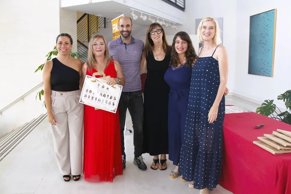 graduación del Centro Municipal de Formación de Personas Adultas de Sant Joan 2024 foto 3