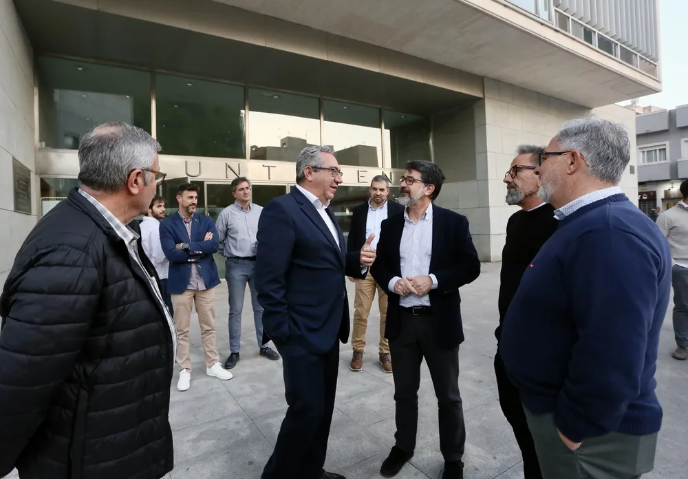 TONI PEREZ VISITA EL CASAL DE LA FIESTA DE SAN VICENTE DEL RASPEIG 2026