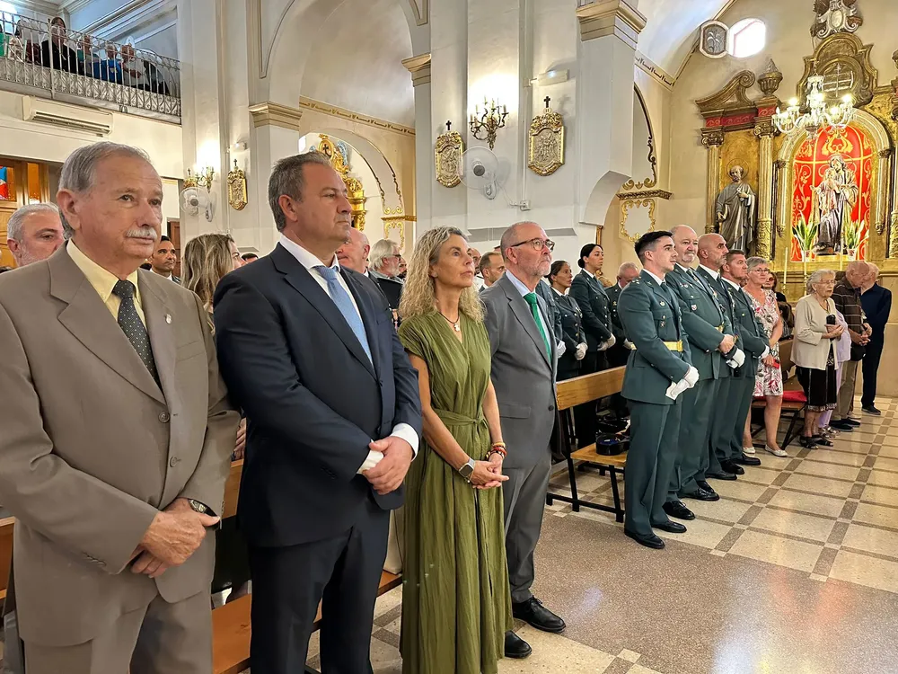 DIA HISPANIDAD GUARCIA CIVIL CAMPELLO 12-10-2024 (12)