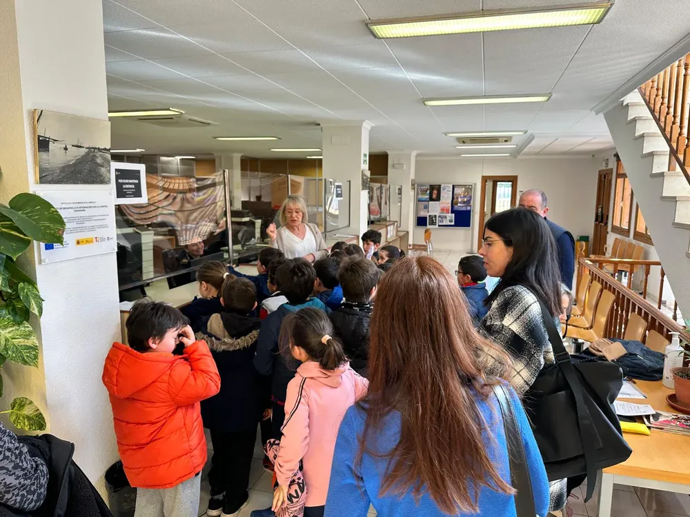 VISITA ESCOLARES AYUNTAMIENTO CAMPELLO 2025 FOTO 2