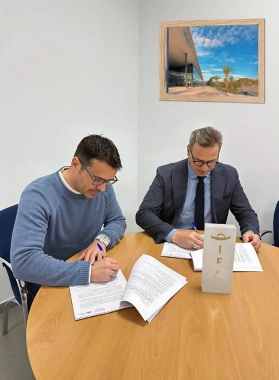 ALEJANDRO MORANT FIRMA renovación de las luminarias del pabellón II de Fira Alacant 2024