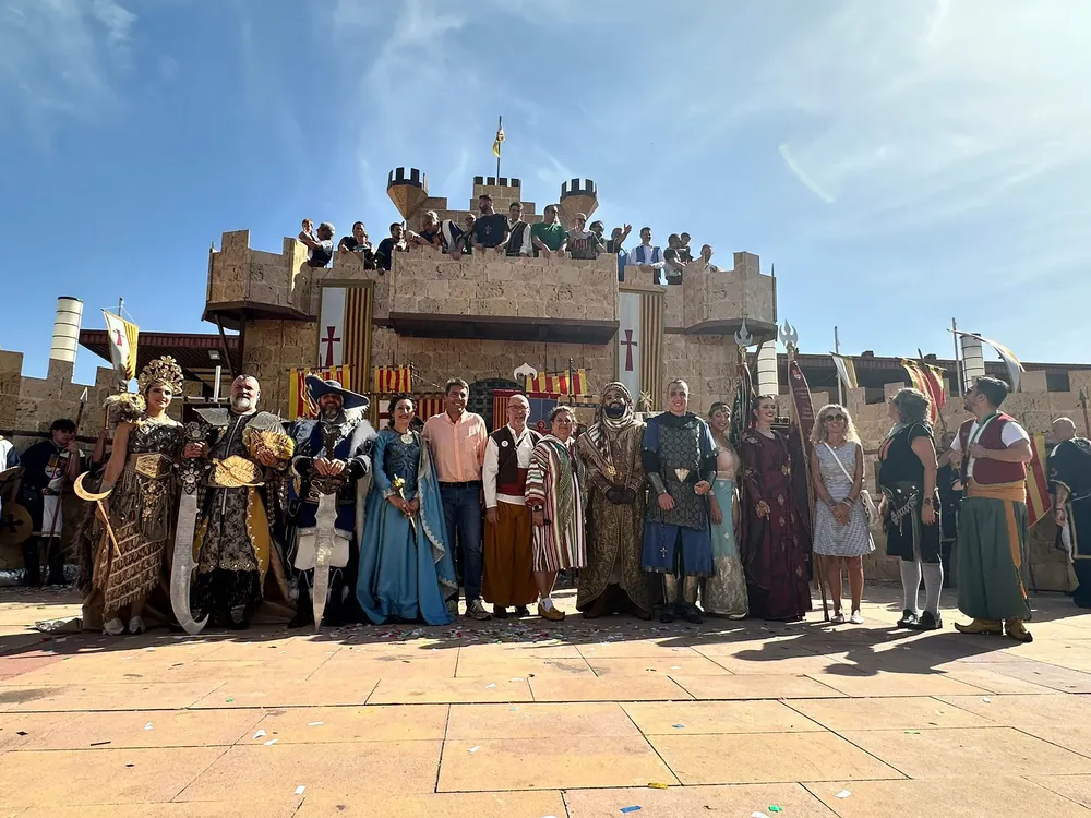 CARLOS MAZON PRESIDENTE DE LA GENERALITAT VALENCIANA VISITA CAMPELLO EN FIESTAS (11)