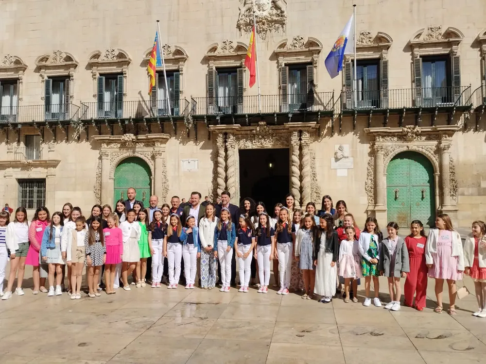 RECEPCION FALLERAS MAYORES Y REINAS CASTELLON Y ELCHE ALICANTE ALCALDE LUIS BARCALA FOTO 2