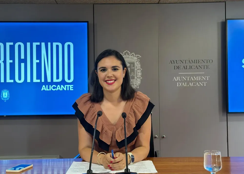 concejala de Hacienda Alicante Nayma Beldjilali 2026