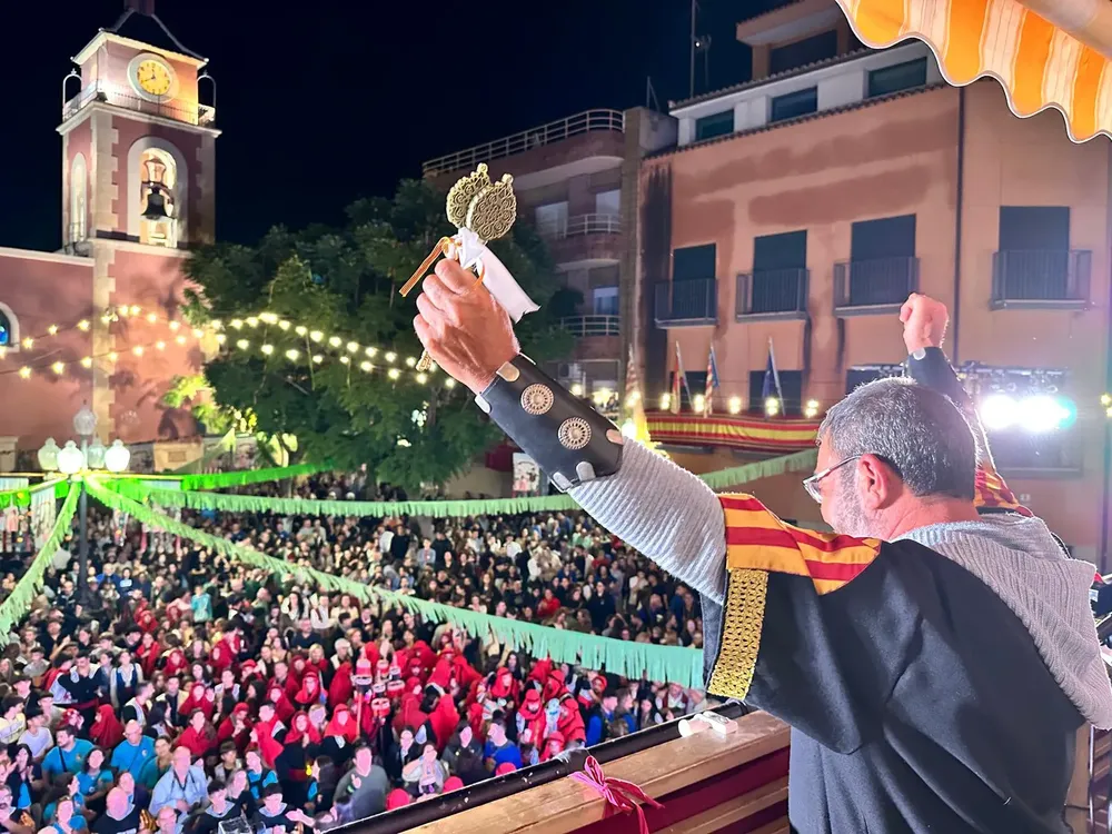 ALCALDE ENTREGA LLAVES AL CAPITAN CRISTIANO 2025 CAMPELLO