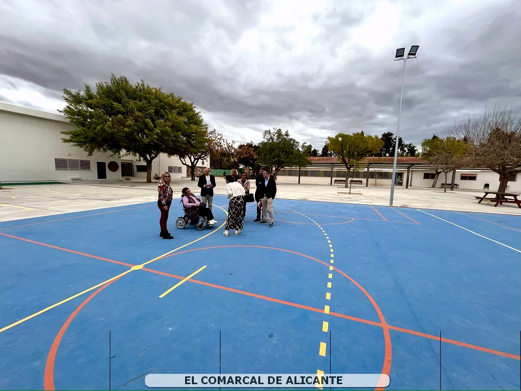 VISITA DIPUTADOS PSOE EN CORTS AL COLEGIO MANUEL ANTON (5)