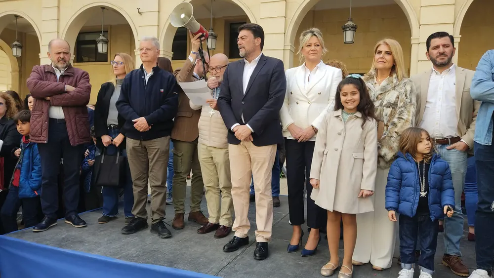 TAMBORES ANUNCIAN SEMANA SANTA ALICANTE 2025 FOTO 2