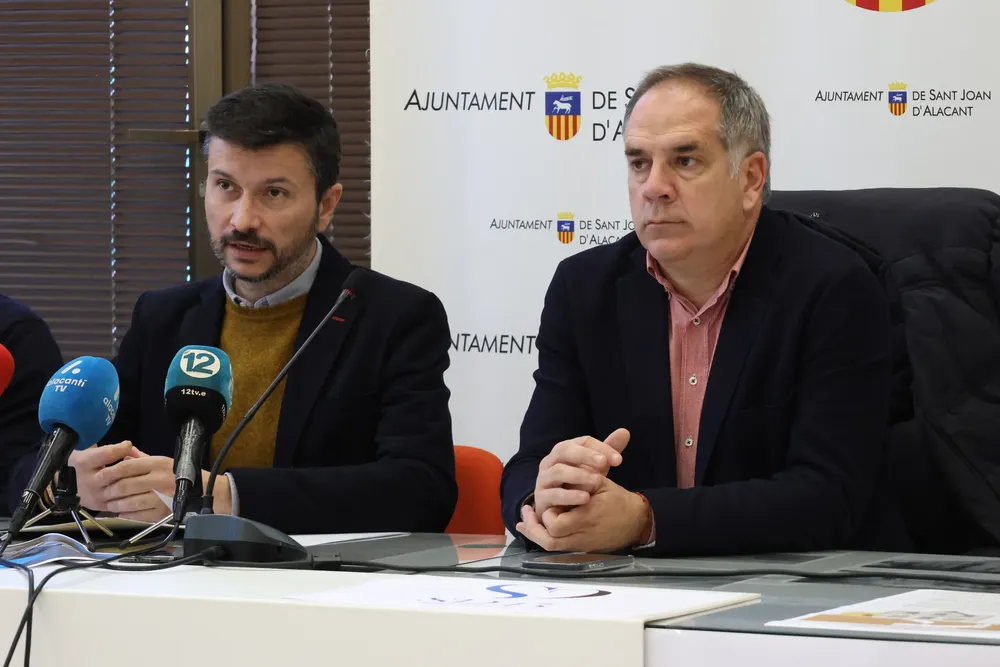 PRESENTACION PROGRAMACION CULTURAL ENERO JUNIO 2024 SANT JOAN SANTI ALCALDE Y DAVID ARACIL