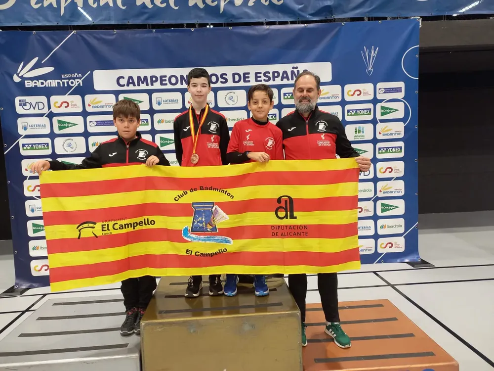 Los jugadores campelleros de bádminton se apuntan nuevos éxitos en Cartagena y Oviedo 202 BANDERA