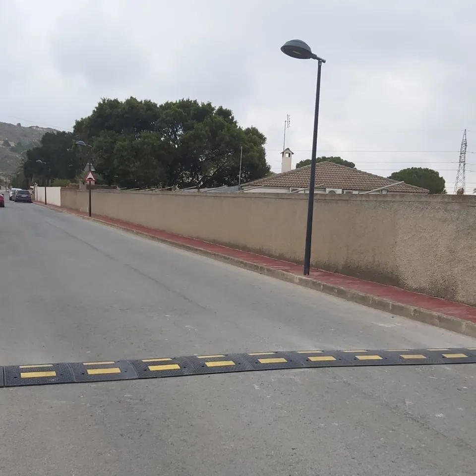 REDUCTORES VELOCIDAD BUSOT 2025 FOTO 2