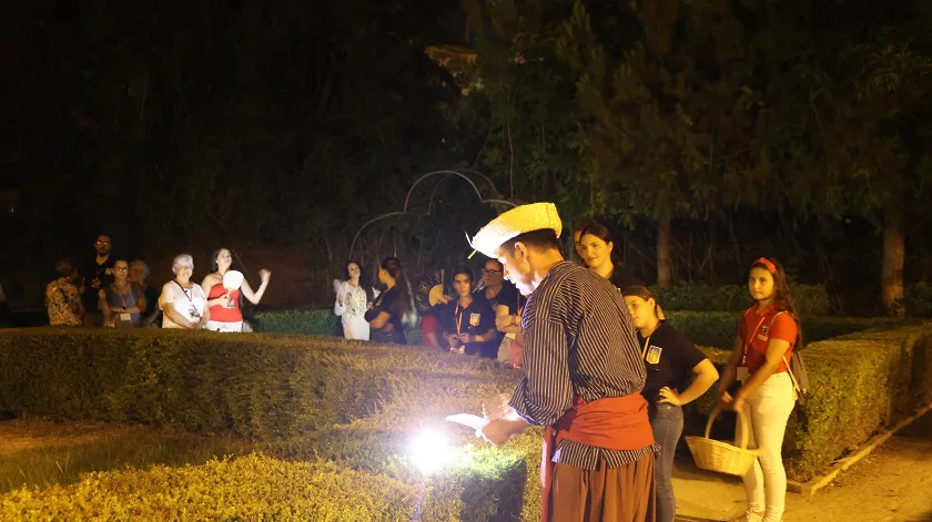 VISITA TEATRALIZADA NOCTURA EL CORAZON DE LA HUERTA SANT JOAN (10)
