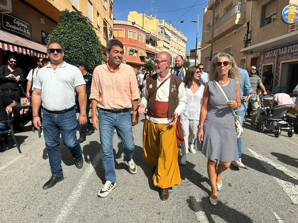 CARLOS MAZON PRESIDENTE DE LA GENERALITAT VALENCIANA VISITA CAMPELLO EN FIESTAS (6)