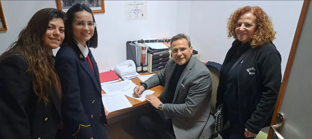 FIRMA CONVENIO BUSOT ASOCIACION MOROS 2024 ALEJANDRO MORANT ALCALDE