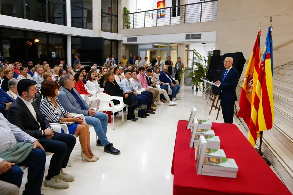 Joe Balaguer i Monllor presentacio la linea 4 ssant joan 2025 PUBLICO