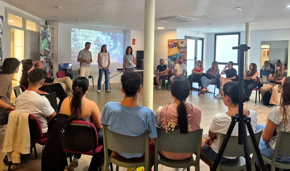 DAVID ARACIL CONCEJAL DE JUVENTUD CURSO MONITOR AYUNTAMIENTO SANT JOAN OCTUBRE 2024 W