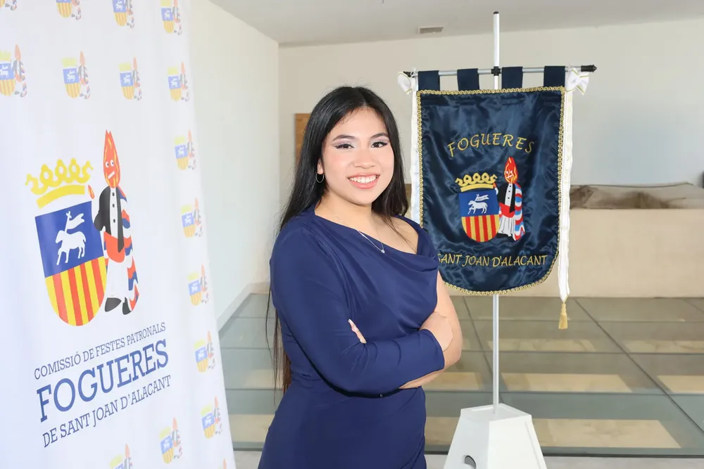 PRESENTACION BELLEZAS Y DAMAS HOGUERAS SAN JUAN 2025 FOTO 6