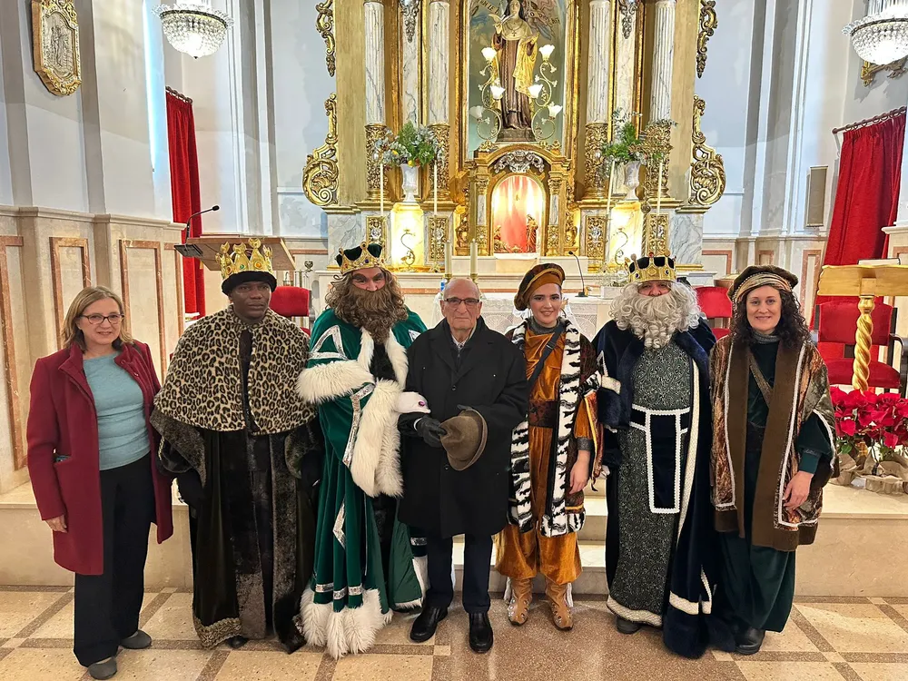 REYES MAGOS VISITA RESIDENCIAS CAMPELLO 2025 FOTO 3