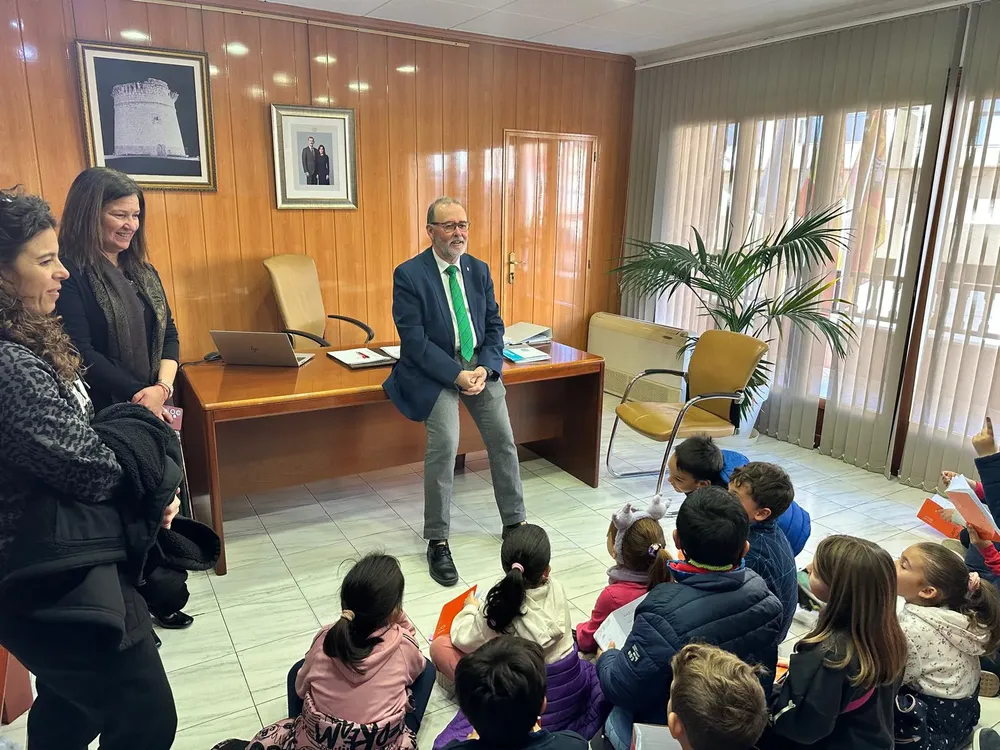 VISITA ESCOLARES AYUNTAMIENTO CAMPELLO 2025