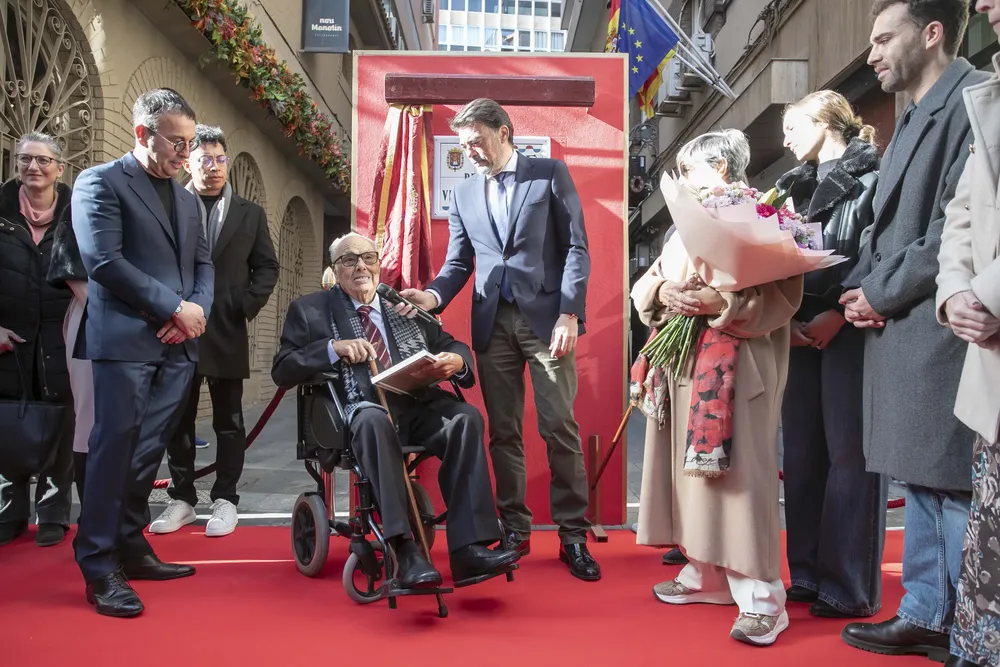 HOMENAJE DENOMIINACION CALLE VICENTE CASTELLO RESTAURADOR NOU MANOLIN 2025