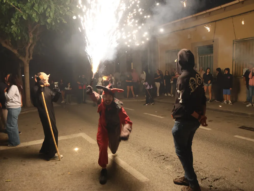 Los Dimonis Abraxits Sant Joan festividad 9 de octubre 2026 correfoc foto 2