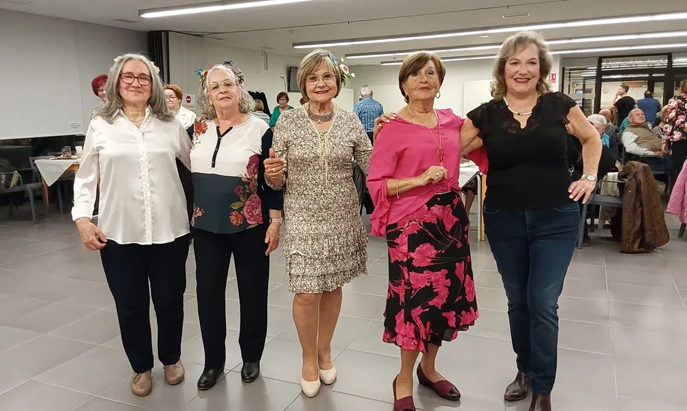 ASISTENTES BAILE CENTRO DE MAYORES SAN JUAN 2025